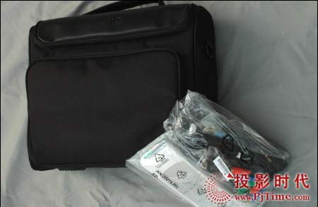 明基(BENQ)W100投影機(jī)外觀和配件