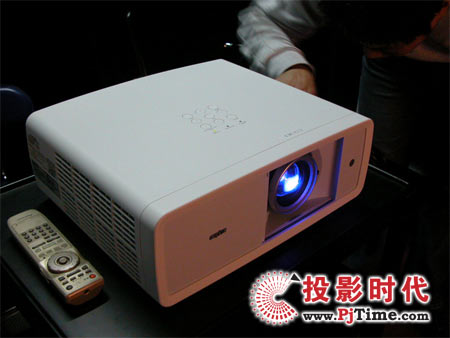 Full HD 1080pҺwͥӰԺͶӰC(j)PLV-Z2000