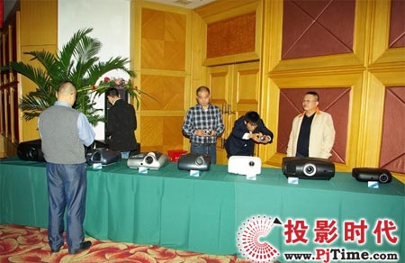 SIM2��C3X 1080ͶӰ�C(j��)