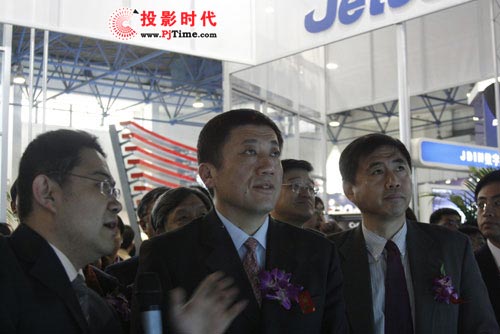 廣電總局張海濤副局長(zhǎng)參觀 CCBN2009