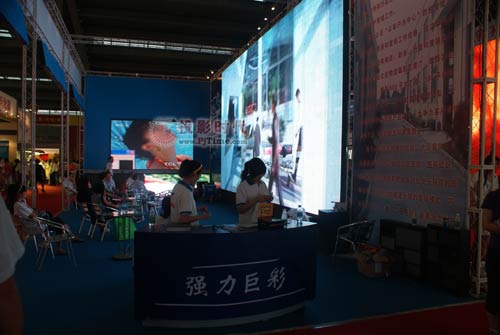 強(qiáng)力巨彩LED顯示屏亮相第11屆中國(guó)國(guó)際光電博覽會(huì)