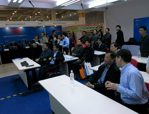 ���x���ս�չ AVA��·����������䛲�ϵ�y(t��ng)����