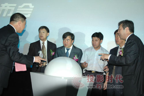 潛艇變航母 中光學(xué)推COSTAR告別“幕后”
