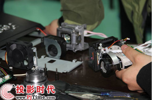йW(xu)ۺ(w)̎F(xin)W(xu)(x)ͶӰC(j)(ni)Y(ji)(gu)