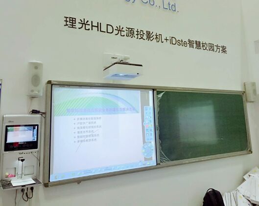 (chung)³ɾ׿Խ ͶӰC(j)I(lng)bL(fng)