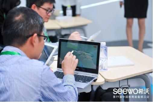 ��77���Ї������b��չʾ����ϣ���_����С��(sh��)��(j��)��(li��n)�f��Ľ�������