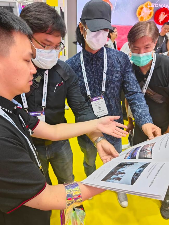 ҕ˴ΔyGXIIWKȶСgLEDذƷxR̓MĔz(chung)½QInfoComm Asia