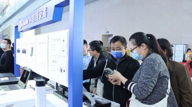 AI?ǻҕӍInfoComm2025JȡAIƷŮʣ