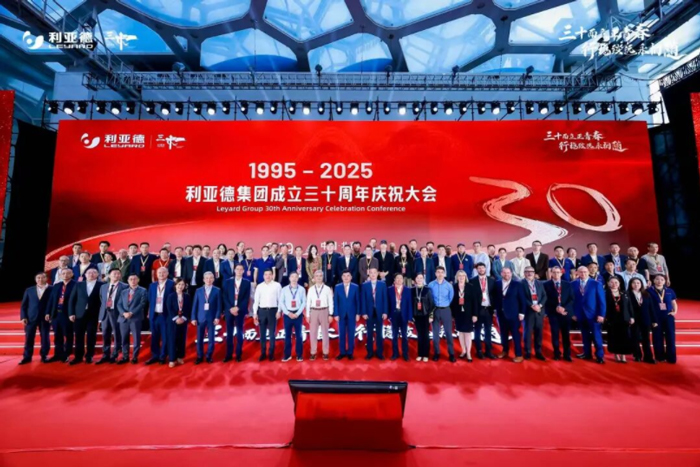 創(chuàng)新激蕩與格局重塑:2025中國LED與商顯產(chǎn)業(yè)十大事件全景深析