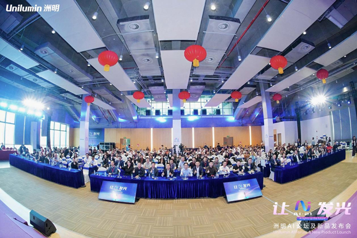 創(chuàng)新激蕩與格局重塑:2025中國LED與商顯產(chǎn)業(yè)十大事件全景深析